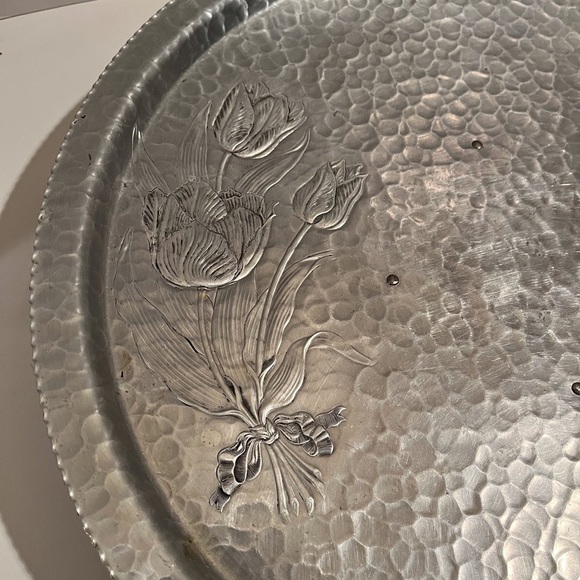 Vintage Hand Wrought Hammered Aluminum Lazy Susan w Tulip Design - Picture 5 of 11